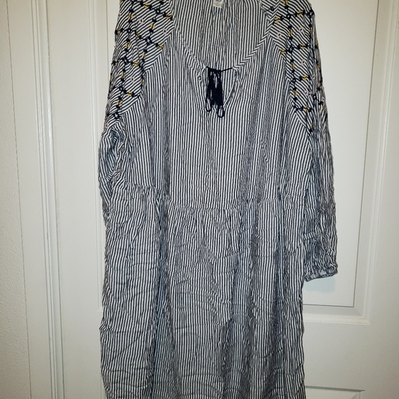 Gorgeous knee length dress - Picture 1 of 3